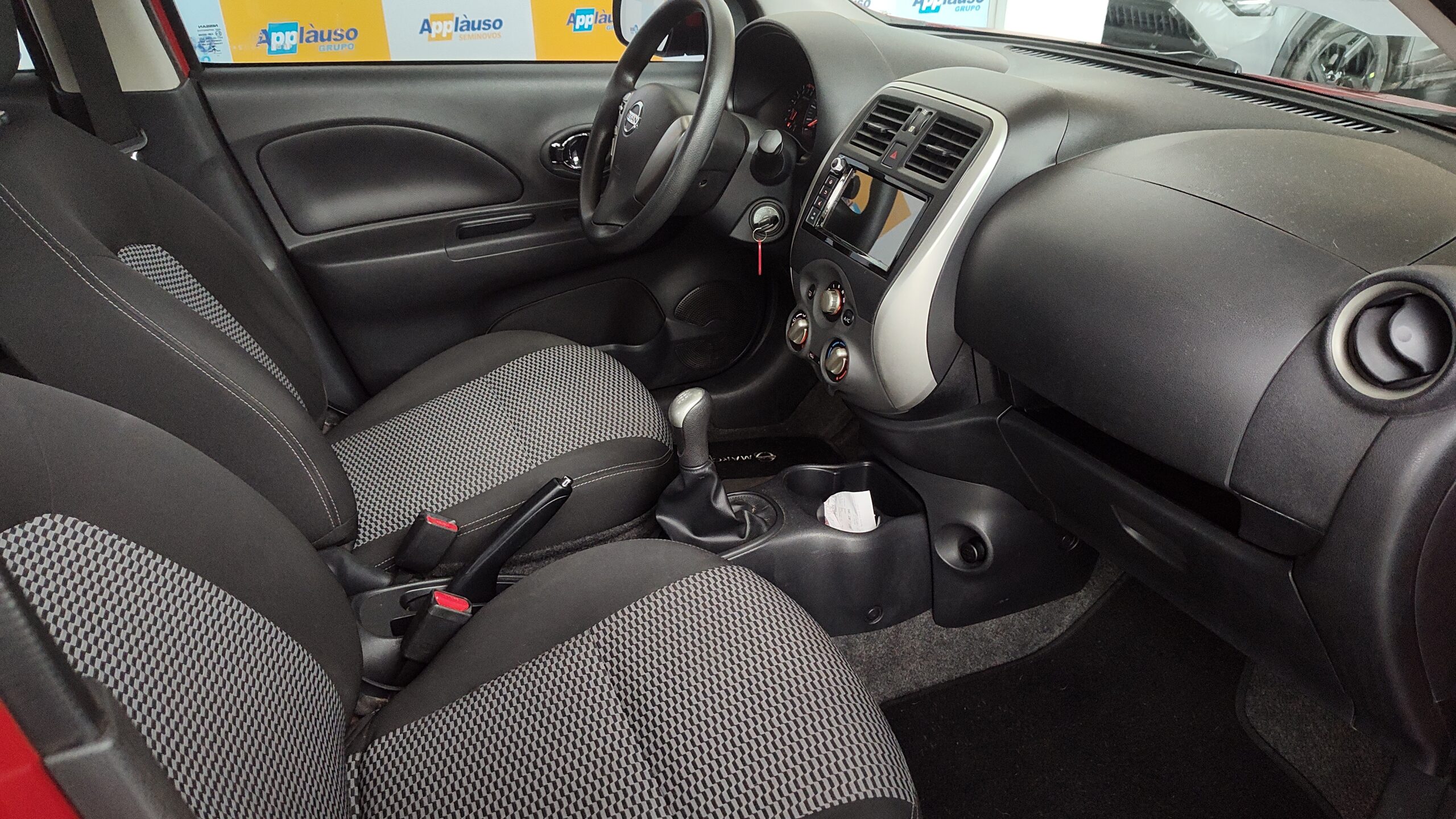 Nissan March - 1.0 SV 12V FLEX 4P MANUAL