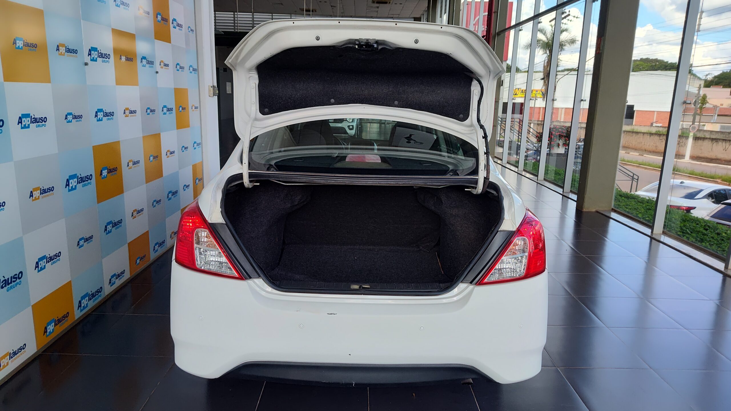 Nissan Versa - 1.6 16V FLEX SV 4P XTRONIC