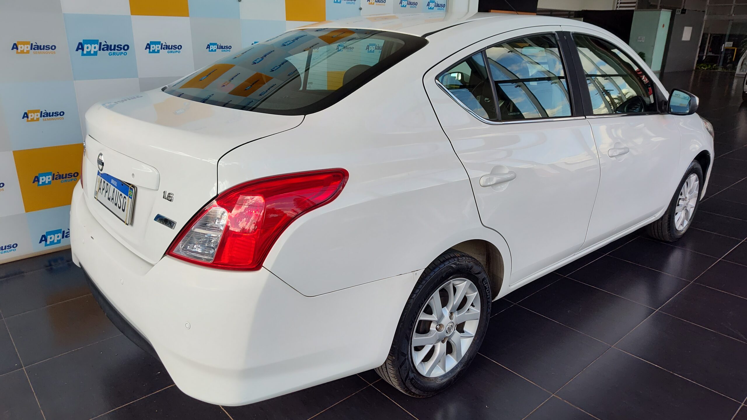 Nissan Versa - 1.6 16V FLEX SV 4P XTRONIC