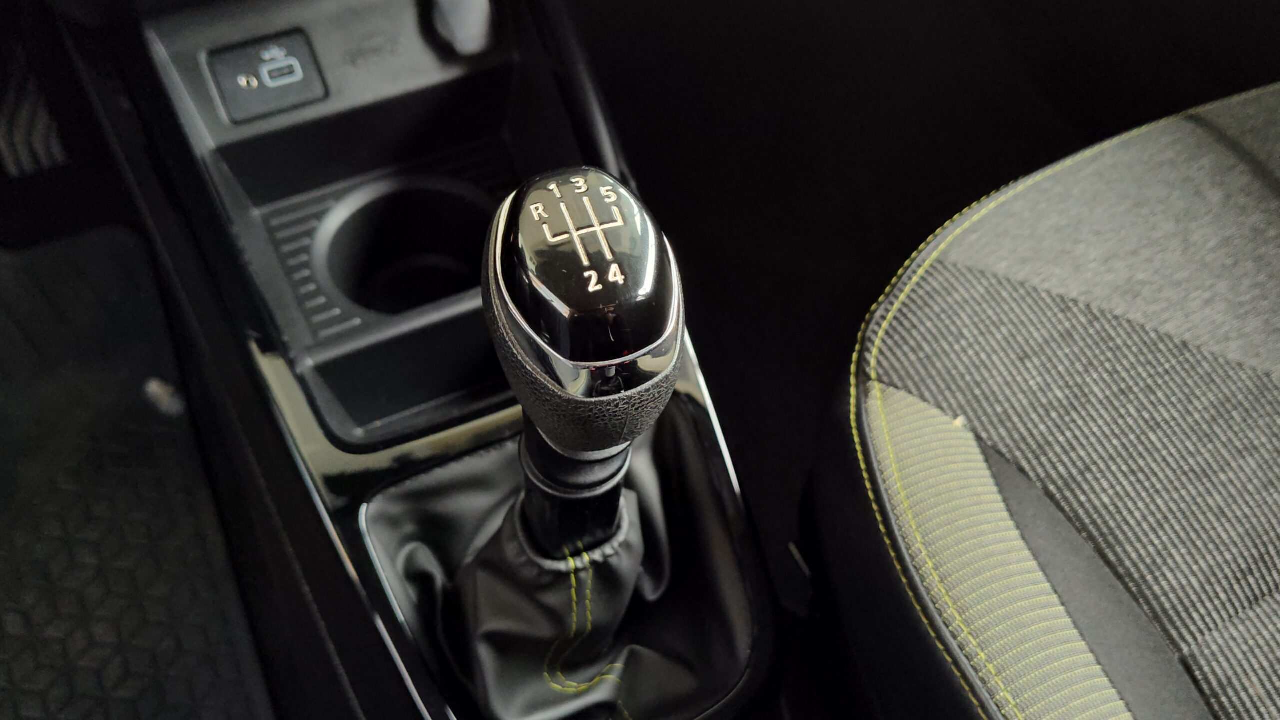 Renault Kwid - 1.0 12V SCE FLEX OUTSIDER MANUAL