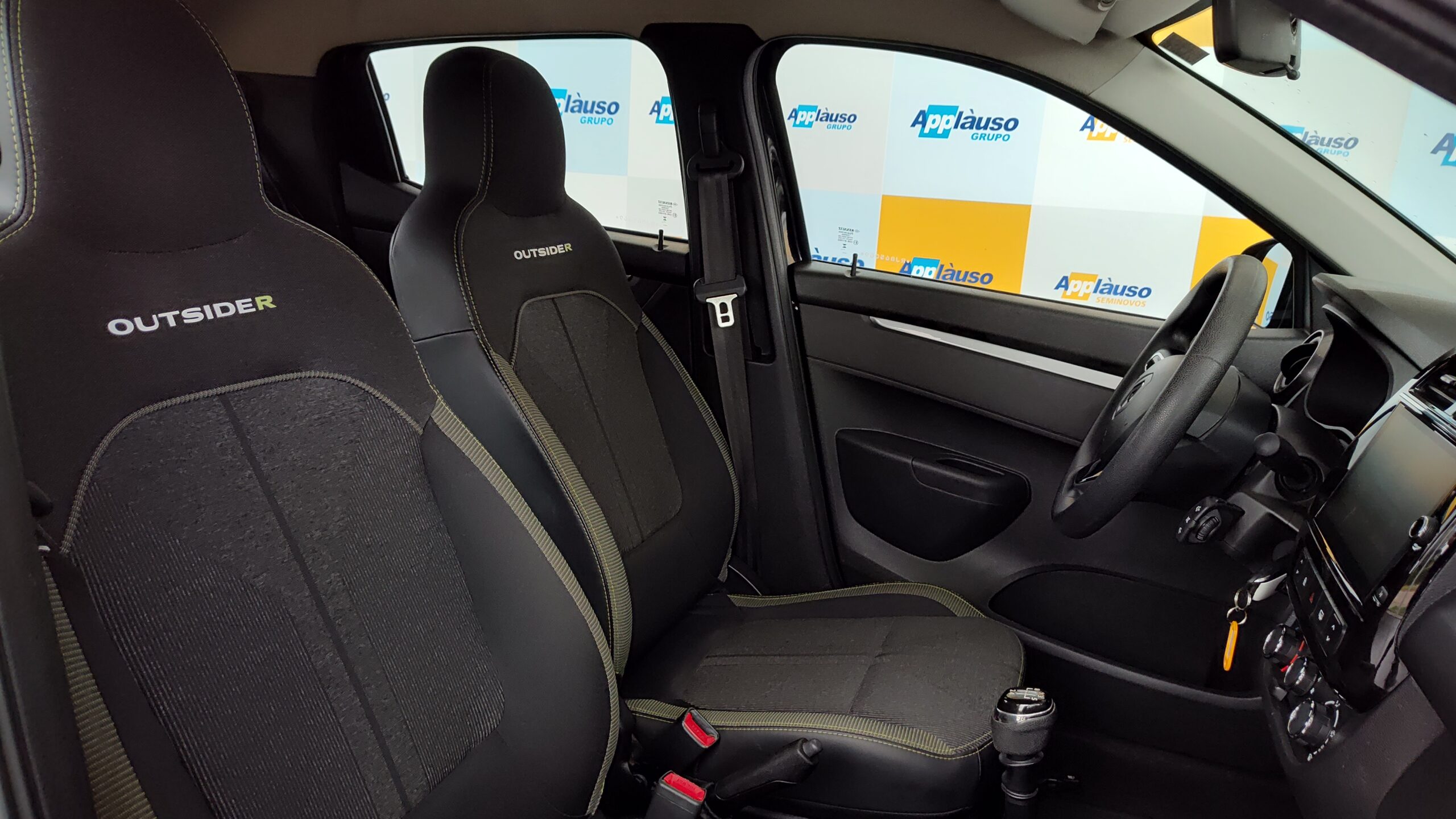 Renault Kwid - 1.0 12V SCE FLEX OUTSIDER MANUAL