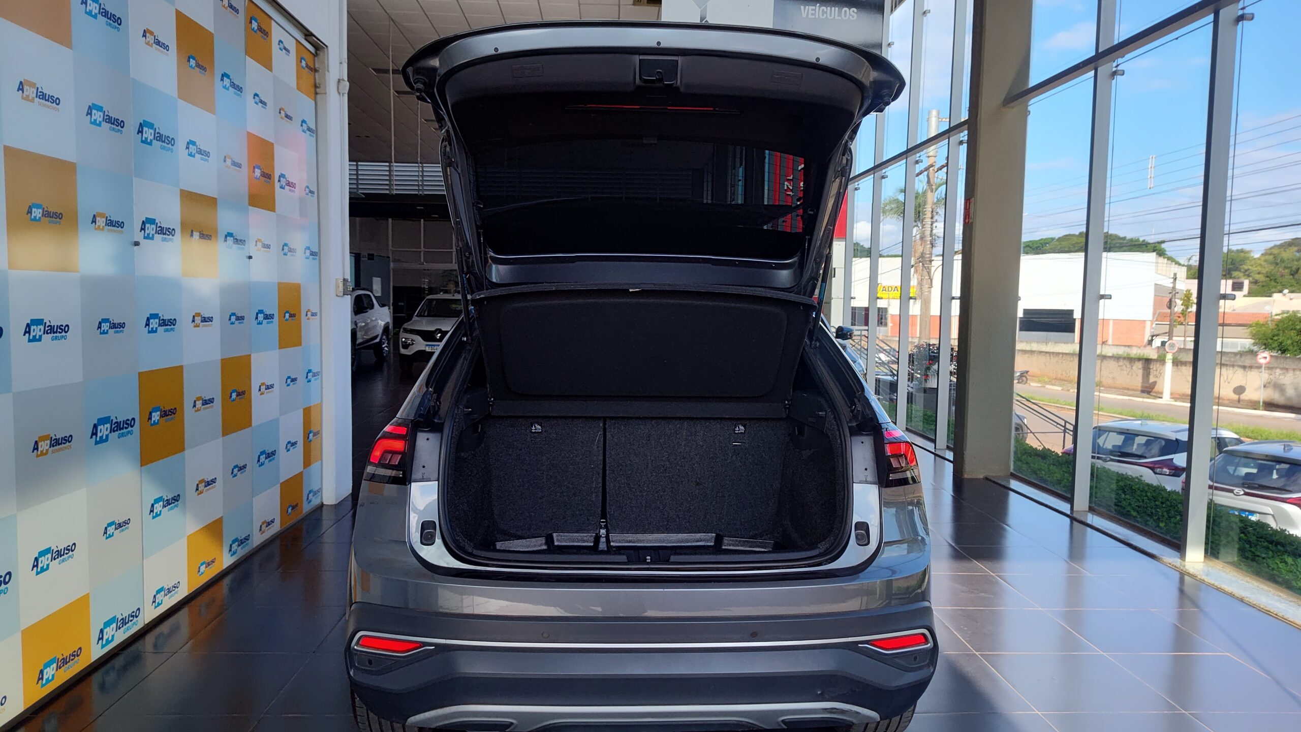 Volkswagen Nivus - 1.0 200 TSI TOTAL FLEX HIGHLINE AUTOMÁTICO