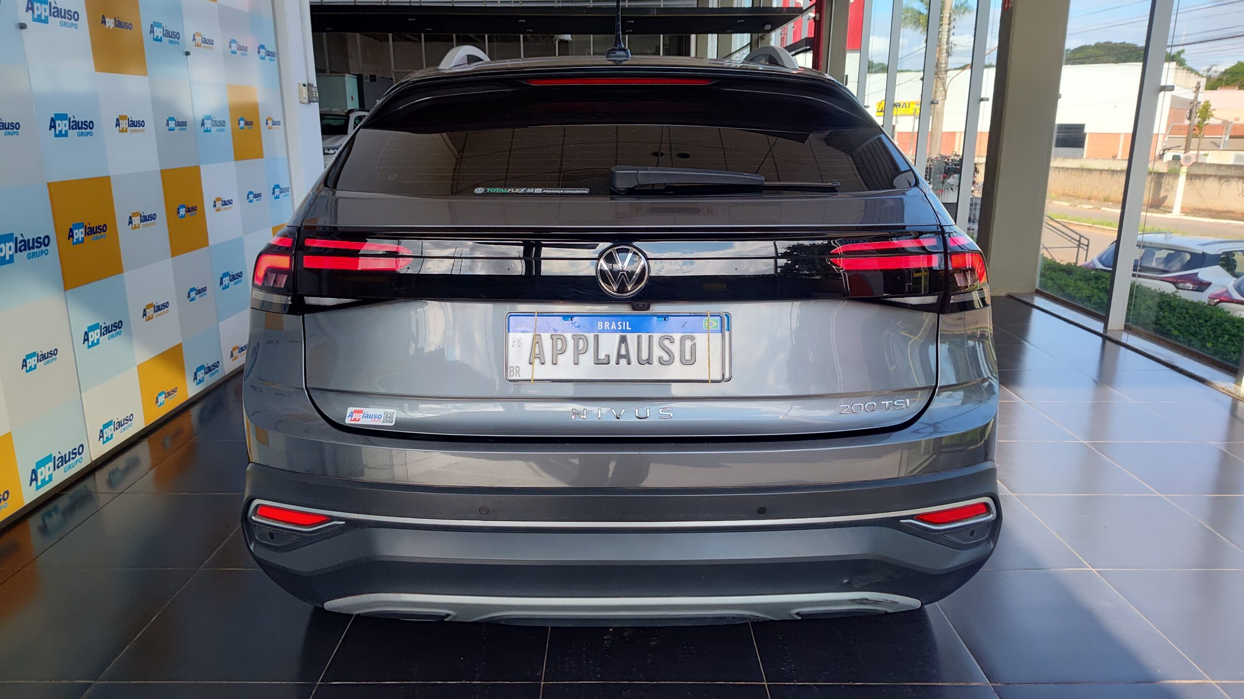 Volkswagen Nivus - 1.0 200 TSI TOTAL FLEX HIGHLINE AUTOMÁTICO