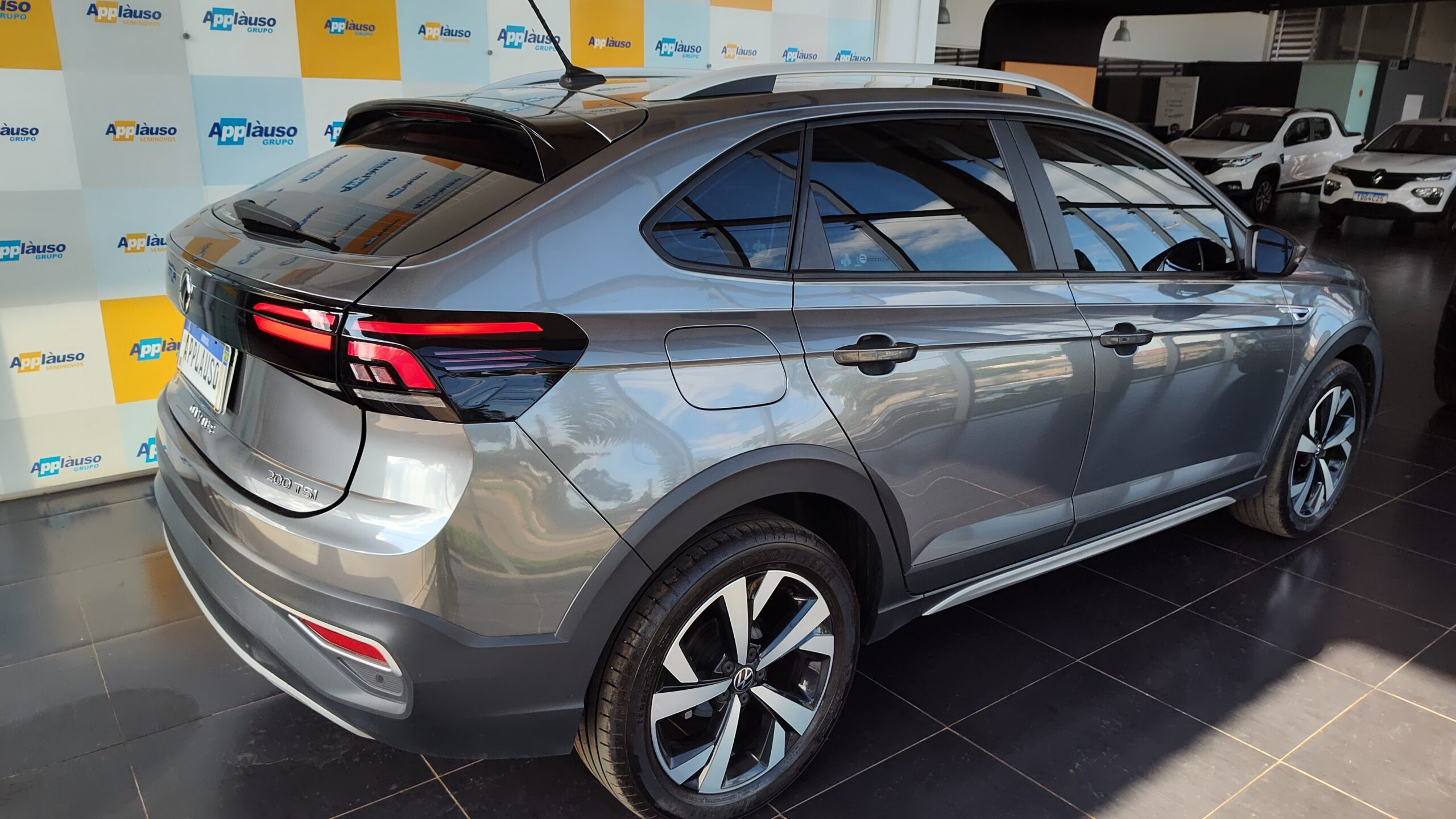 Volkswagen Nivus - 1.0 200 TSI TOTAL FLEX HIGHLINE AUTOMÁTICO