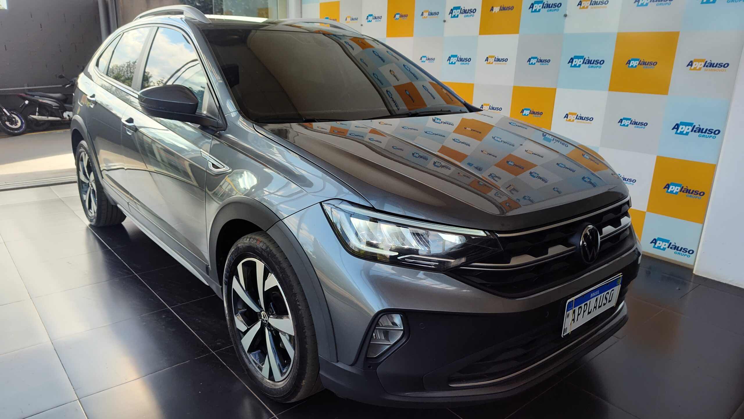 Volkswagen Nivus - 1.0 200 TSI TOTAL FLEX HIGHLINE AUTOMÁTICO